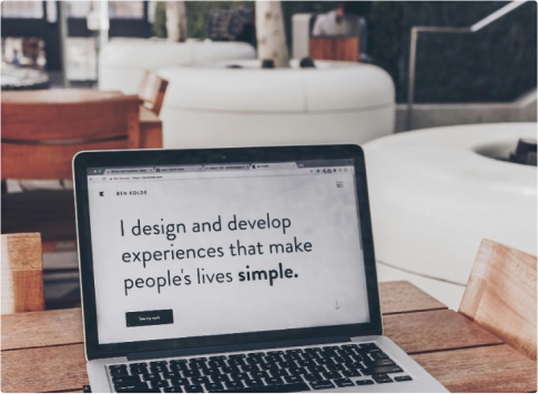 Symbol photo showing the office mood