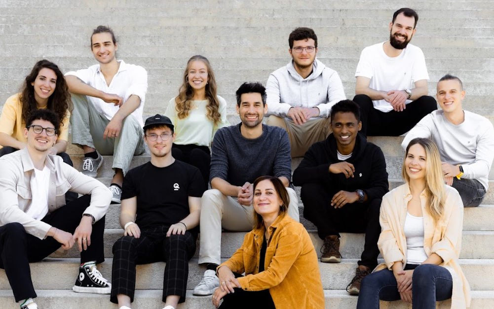 Symbol photo showing the office mood