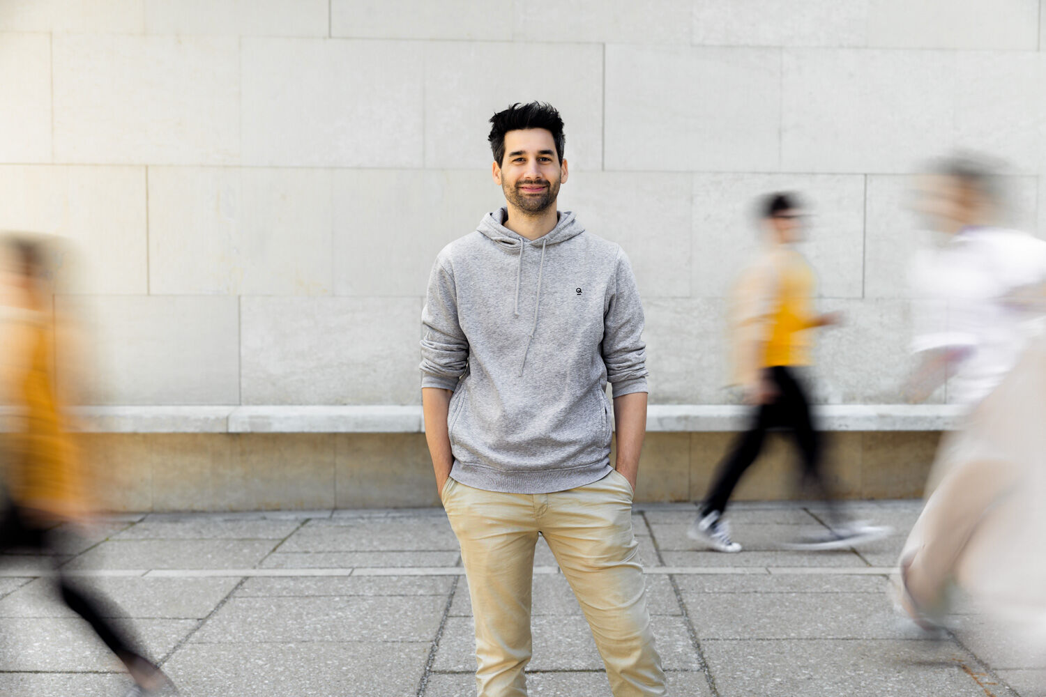 Symbol photo showing the office mood