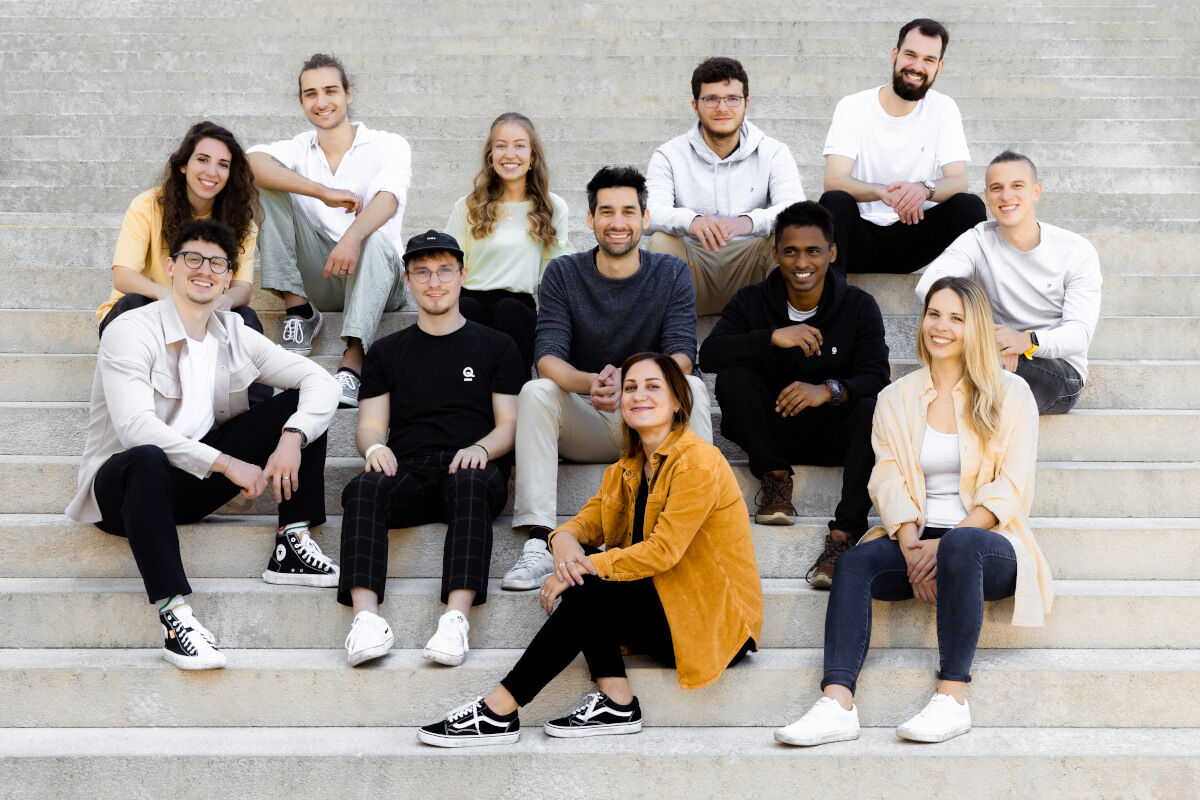 Symbol photo showing the office mood