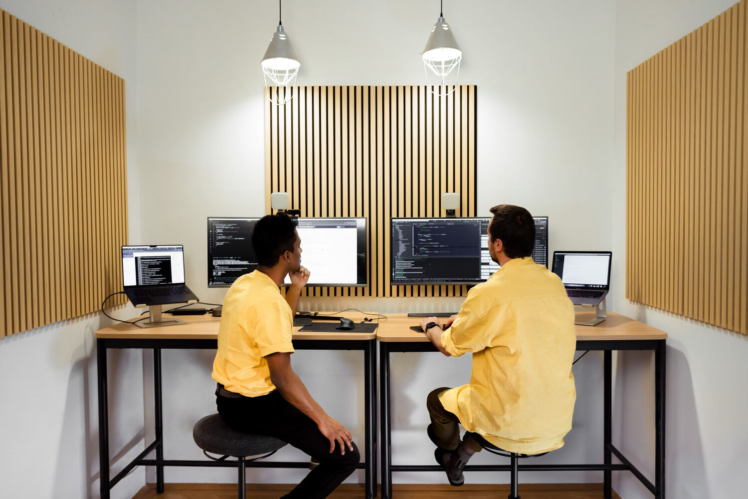 Symbol photo showing the office mood